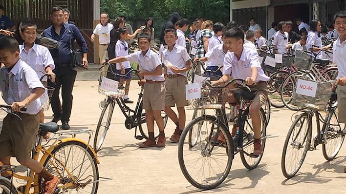 バンコクの学校にリサイクル自転車の支援の画像