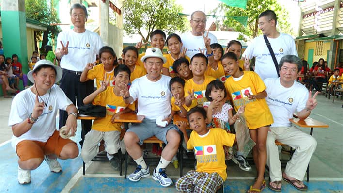 フィリピン セブ島の小学校に学用品の寄贈の画像