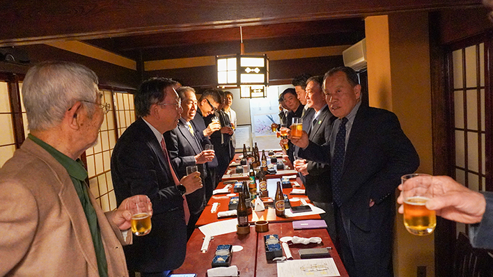 東麻布「五代目 野田岩」にて夜間例会を開催